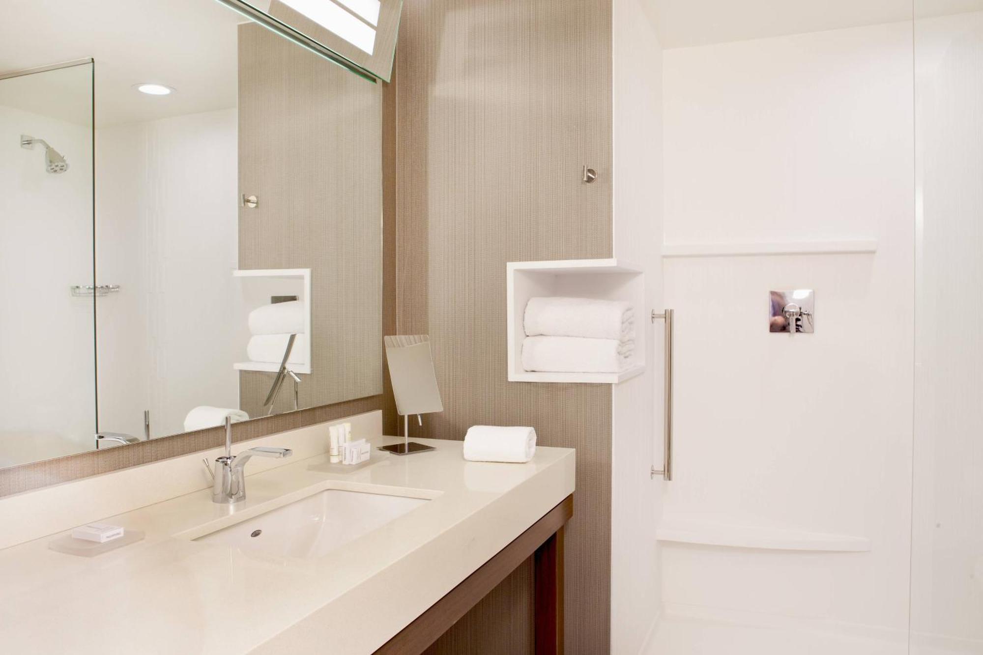 Courtyard By Marriott Yonkers Westchester County Exterior photo