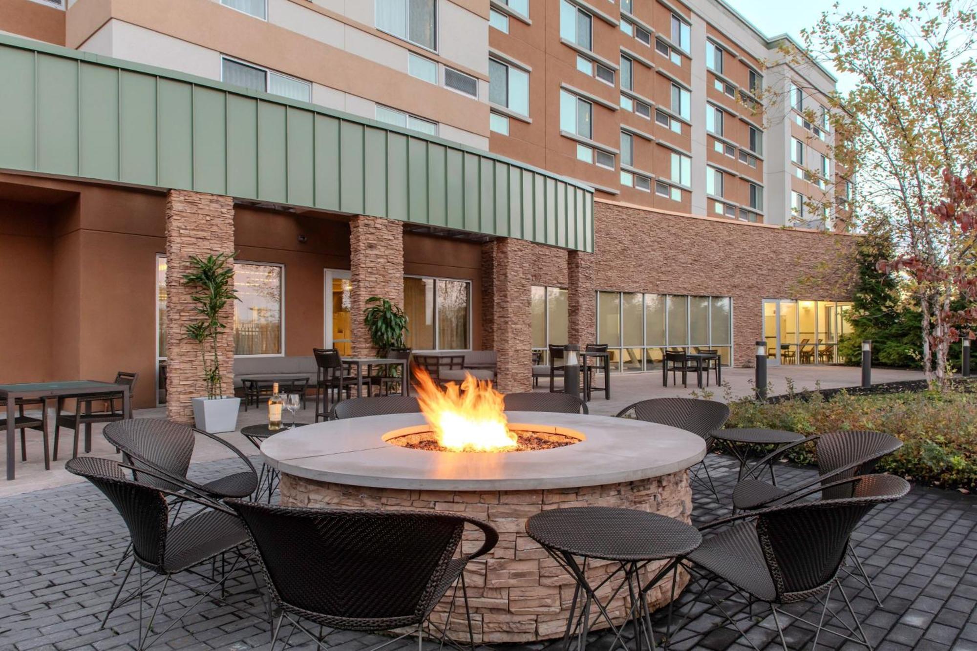 Courtyard By Marriott Yonkers Westchester County Exterior photo